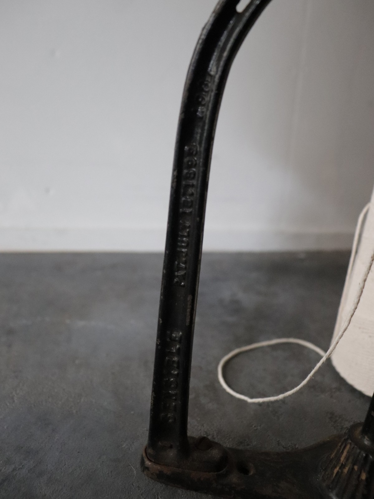 cast iron string holder, usa, vintage tool