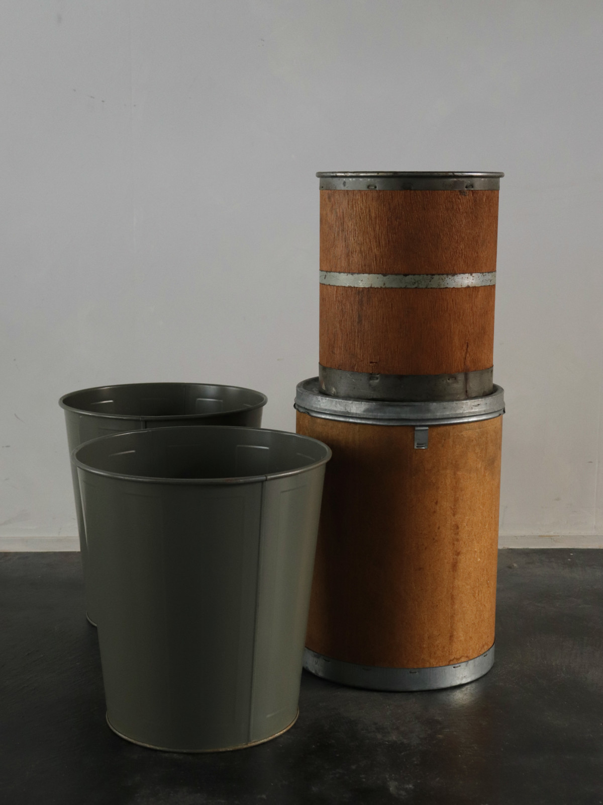 cylindrical container