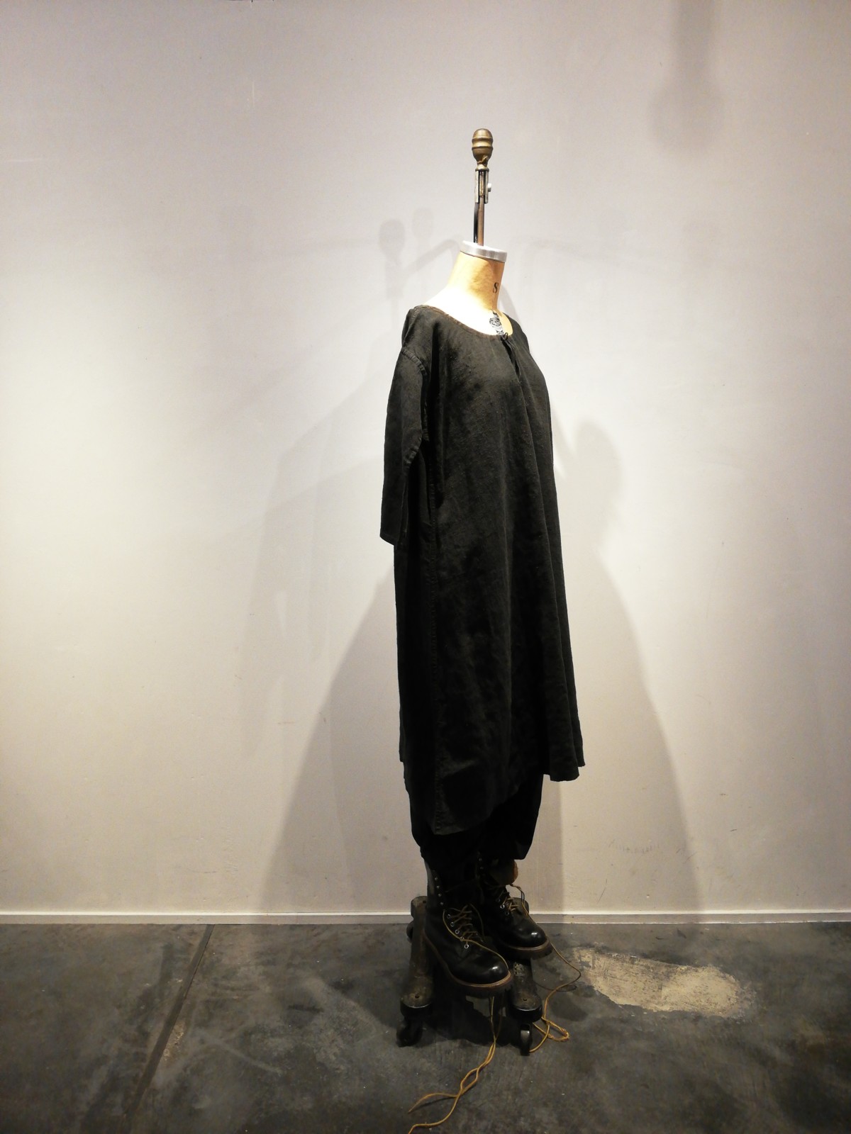 Black-dyed ,one-piece, french linen