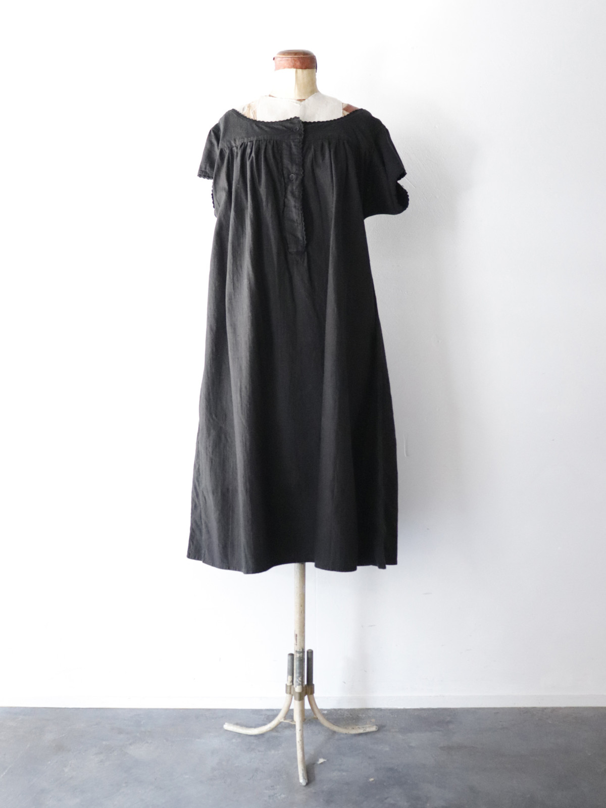 Black-dyed , one-piece, europe