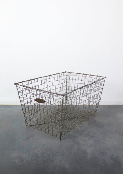 wire metal basket,usa,locker basket,vintage
