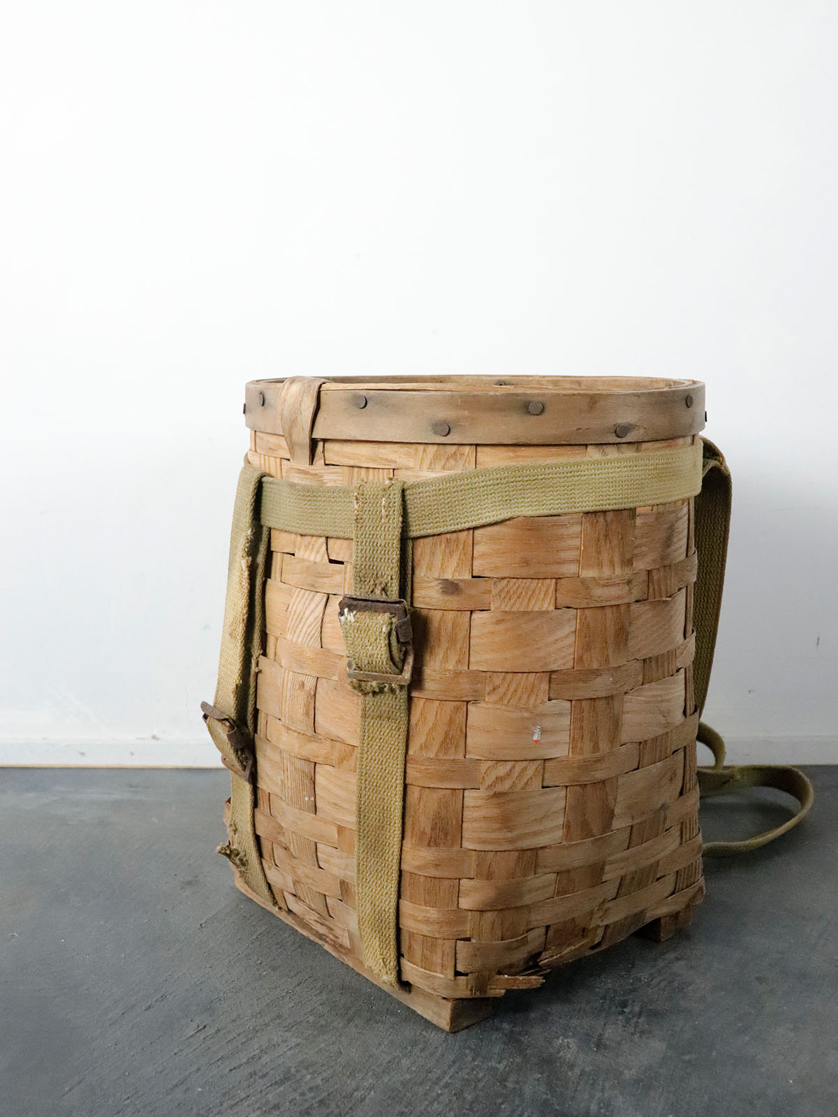 wood basket back pack,usa,vinatge,damaged