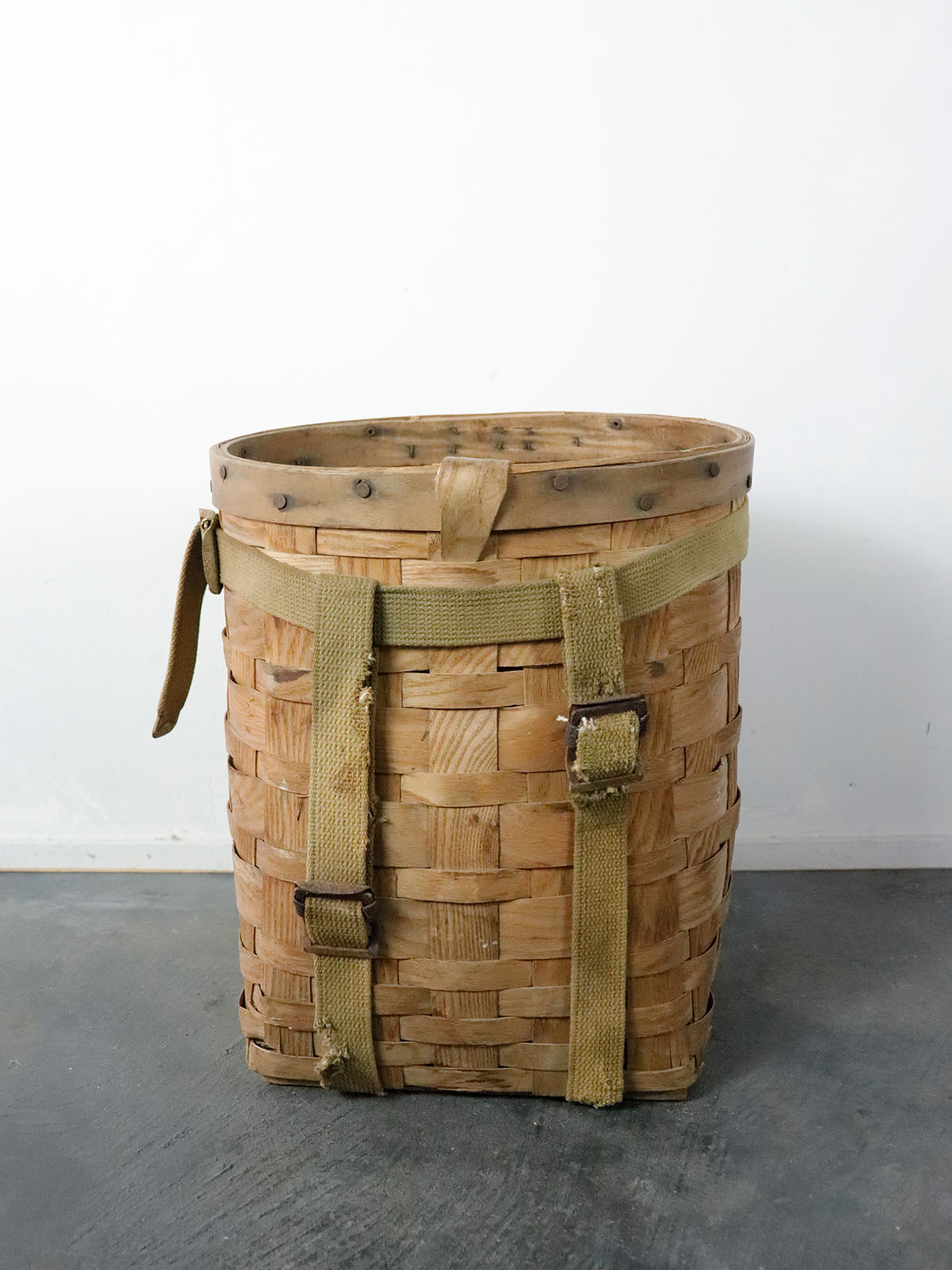 wood basket back pack,usa,vinatge,damaged