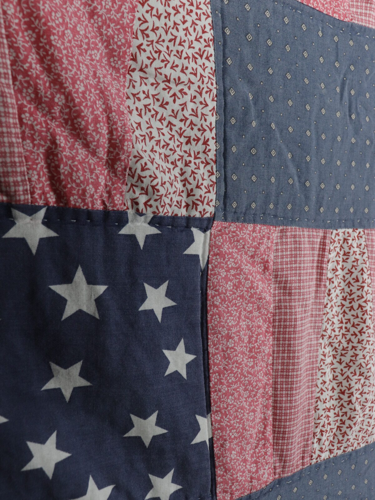 vintage,handmade quilt, flag quilt, USA,patchwork,comforter