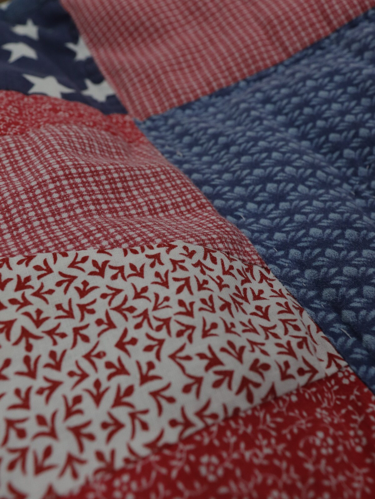 vintage,handmade quilt, flag quilt, USA,patchwork,comforter