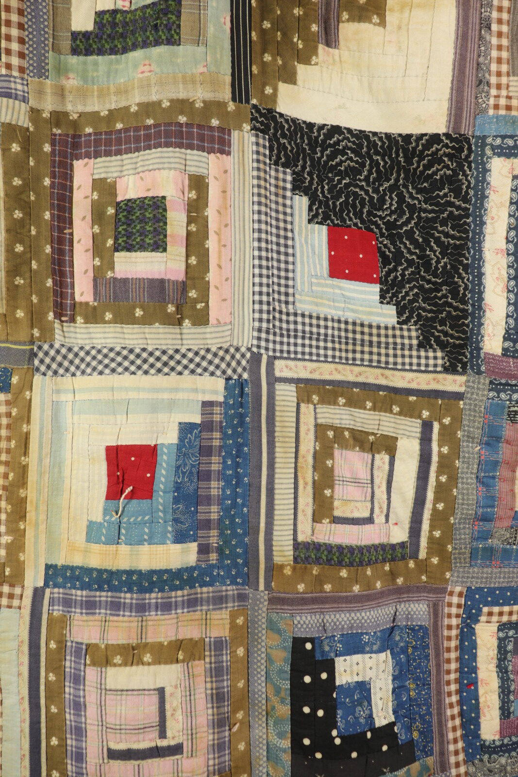 antique,log cabin quilt,USA,patchwork quilt