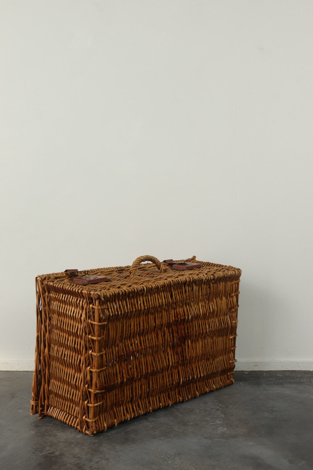 vintage ,wicker basket trunk,USA,