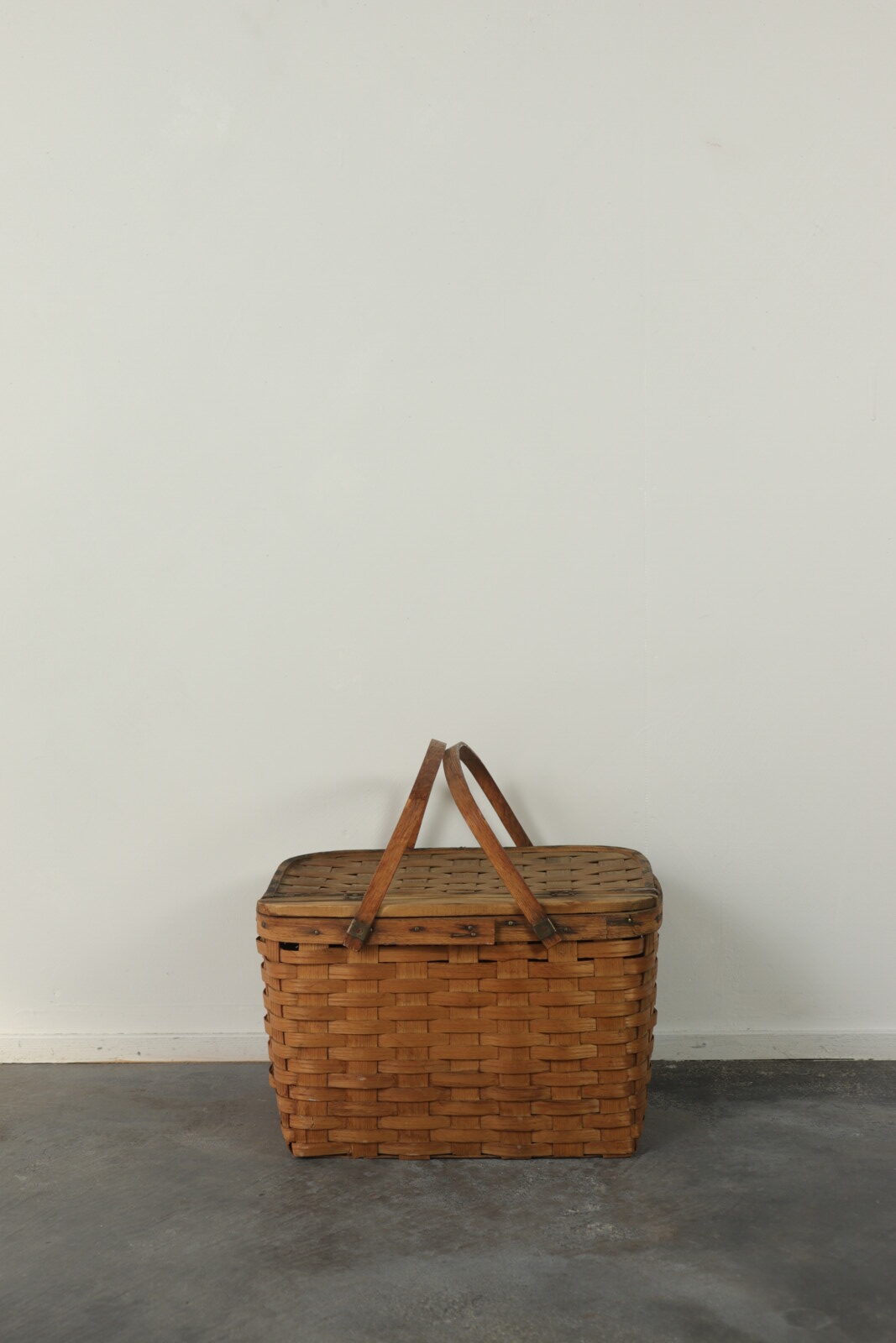 vintage,splint picnic basket,USA,antique