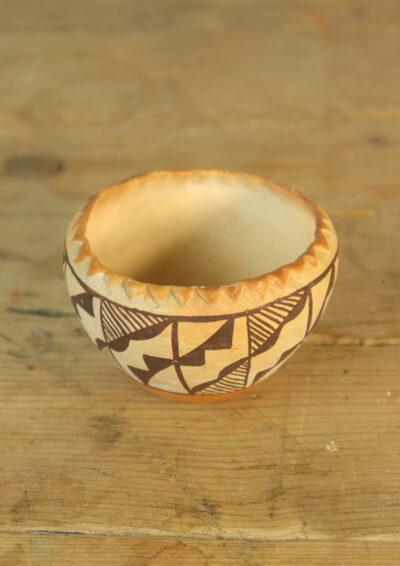 Acoma ,native american pottery,USA,vintage pottery,Acoma pottery,polychrome
