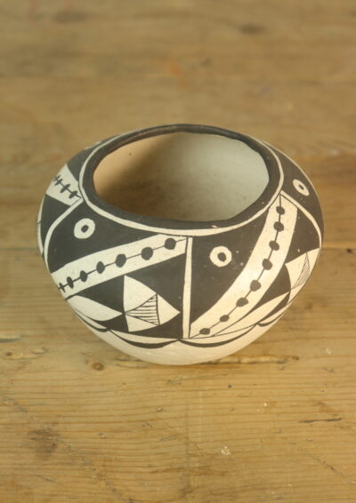 native american pottery,Acoma pottery,vintage pot,seed pot,USA